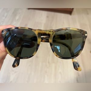 Person Sunglassess